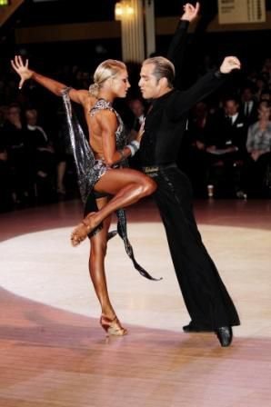 Ricrado Cochi i Yulia Zagoryuchenko -- samba